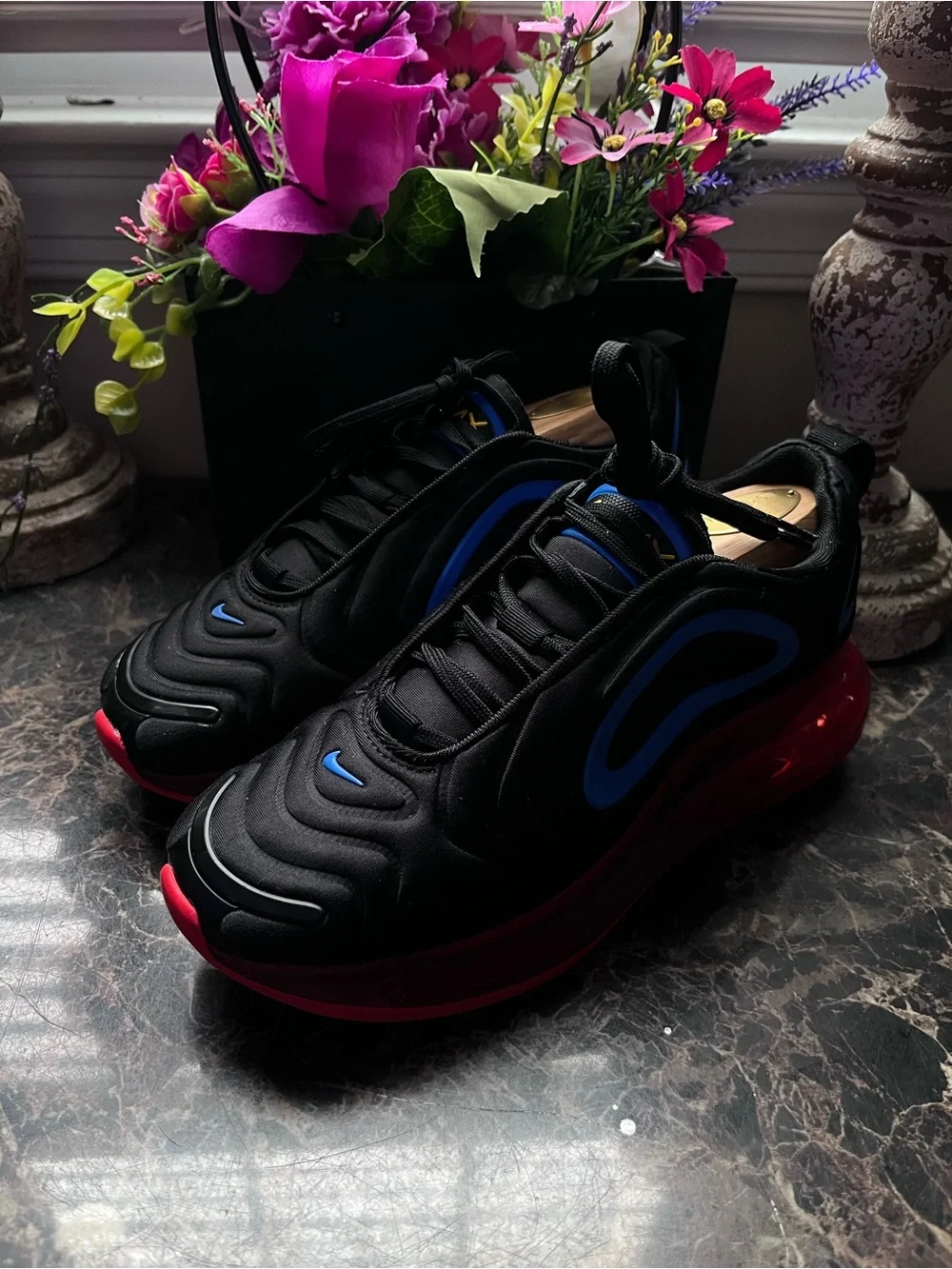 Nike AirMax 720 Streetwear/Lifestyle  Athletic Shoes  Size 4 Youth/5.5 Women